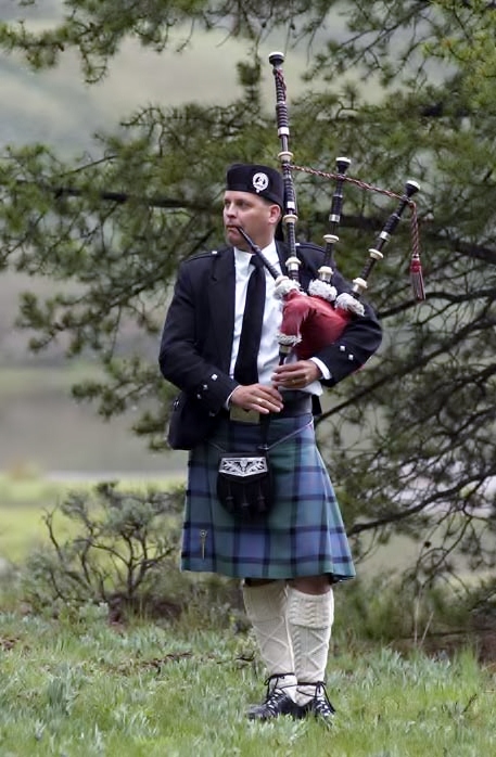 kilt and bagpipes